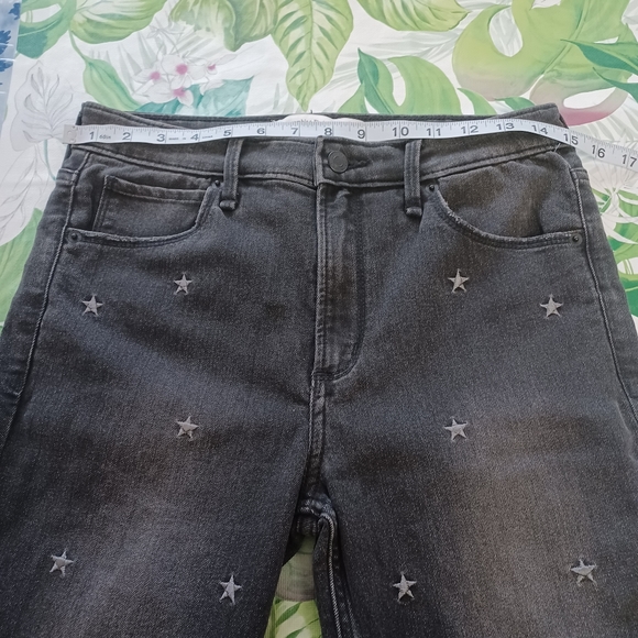 Abercrombie & Fitch Ankle High-rise Black Star Embroidered Cropped Jeans - Picture 14 of 16